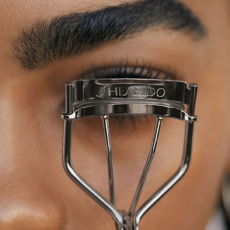 Shiseido Makeup Eyelash Curler  (Make up Tools)